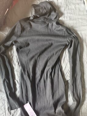 Ribbed Long Sleeve Turtleneck Top - black. NWT